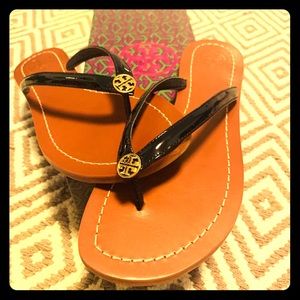 *BRAND NEW* Tory Burch Sandals with gold logo